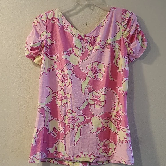Lilly Pulitzer Vneck T shirt - Picture 2 of 3